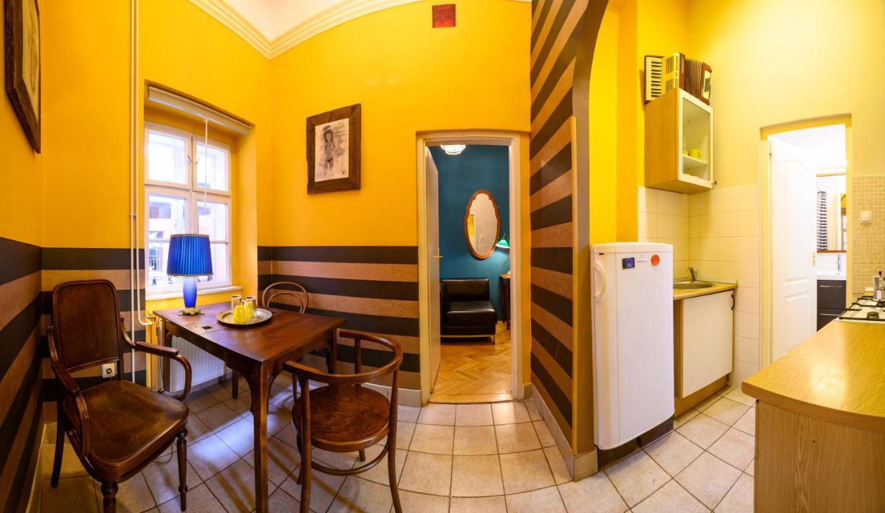 Vintage Garden With Balcony Apartment Budapest